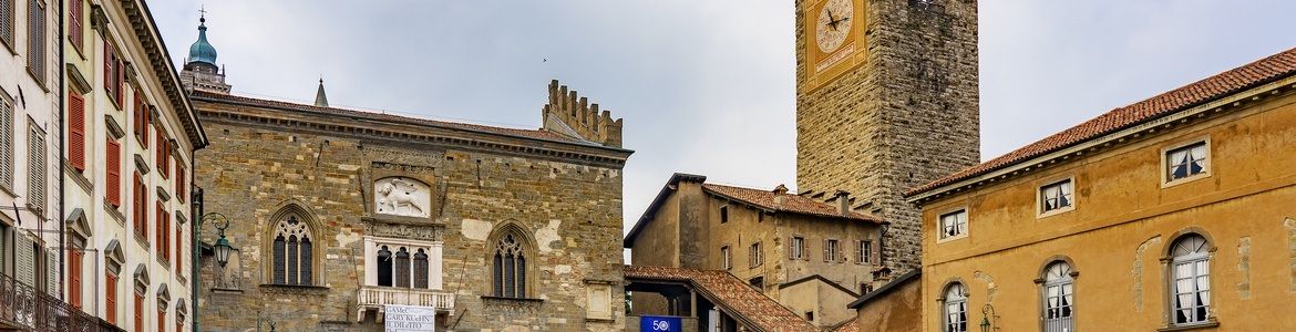 Piazza Vecchia Car hire Milan Bergamo Airport