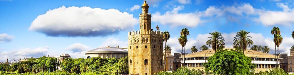 Torre del Oro Guadalquivir Autoverhuur Sevilla Santa Justa Treinstation AVE 