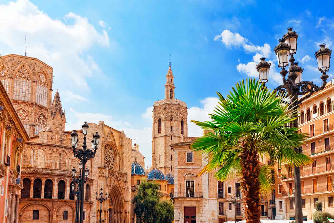 Car hire in Valencia Train Station Joaquín Sorolla