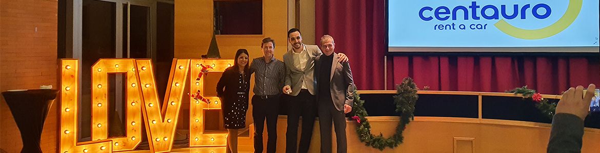 Erik Devesa presents badges of recognition 2019 to the Centauro team