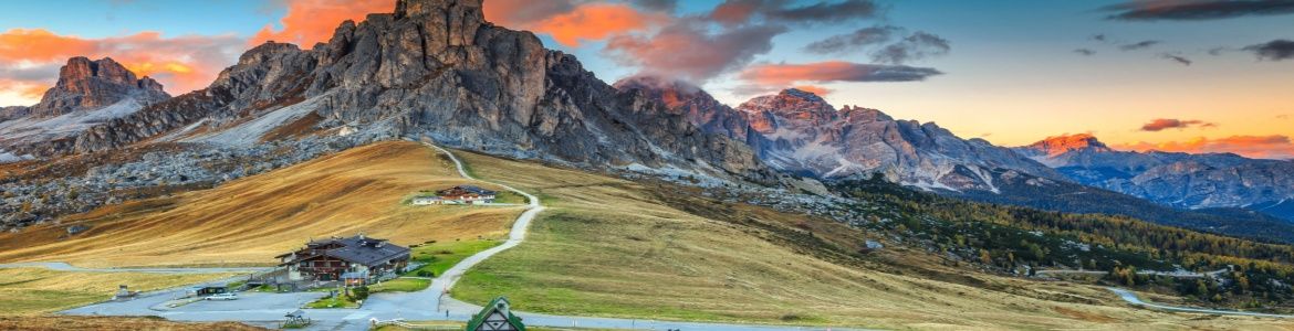 Hiking route in the Giau pass